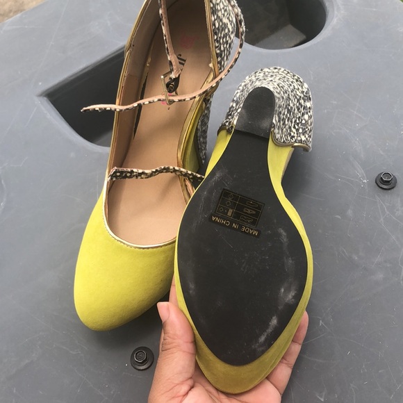 Pear green justFab heels - Picture 5 of 6